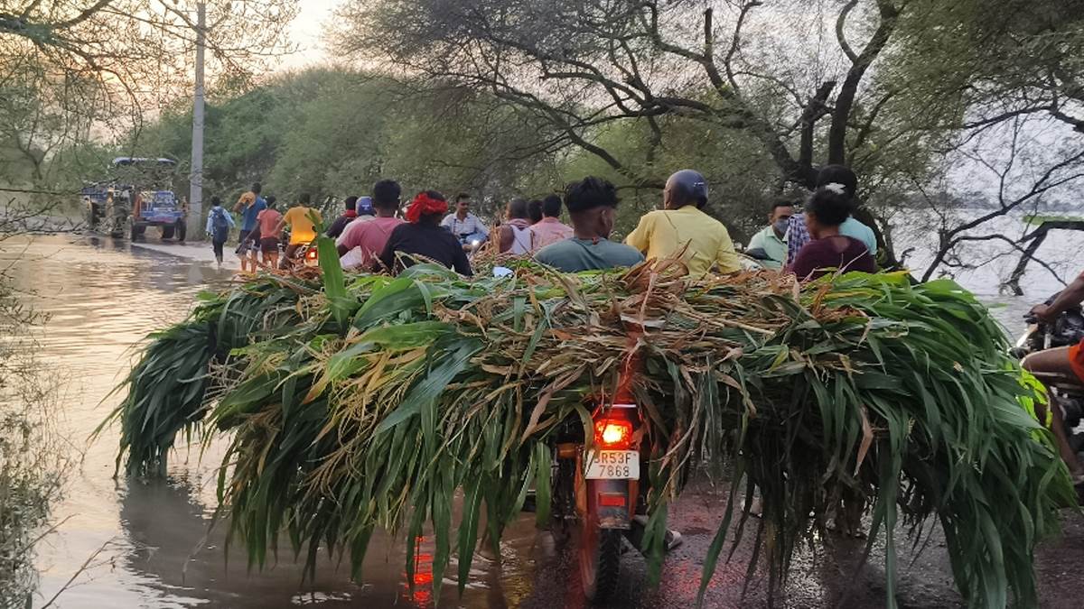 https://www.jagranimages.com/images/newimg/30082025/30_08_2025-badh_24029883.jpg