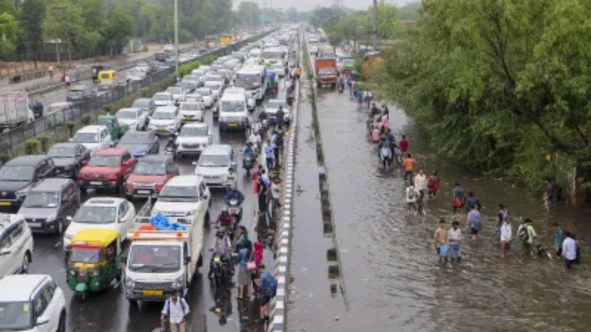 https://www.jagranimages.com/images/newimg/30082025/30_08_2025-delhi_waterlogging_2_24029804_11757709.jpg