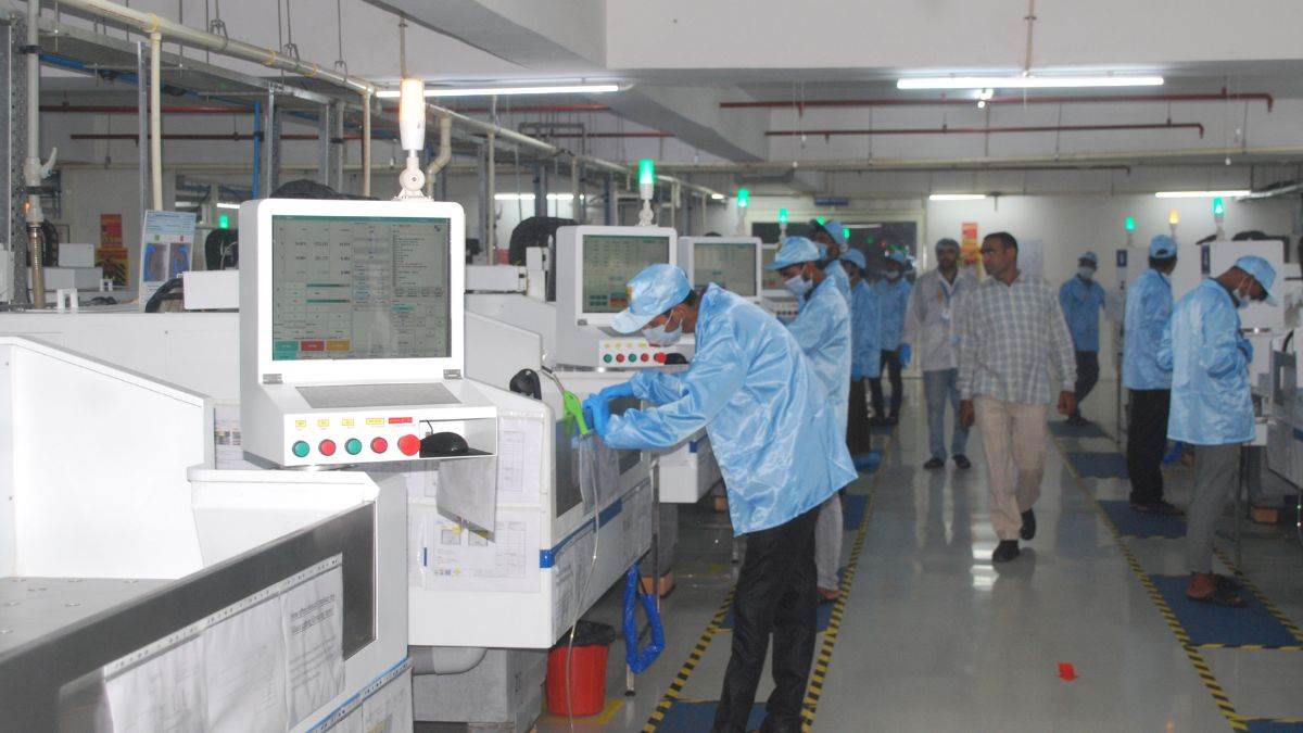 https://www.jagranimages.com/images/newimg/30082025/30_08_2025-first_tempered_glass_factory_in_india_24030250.jpg