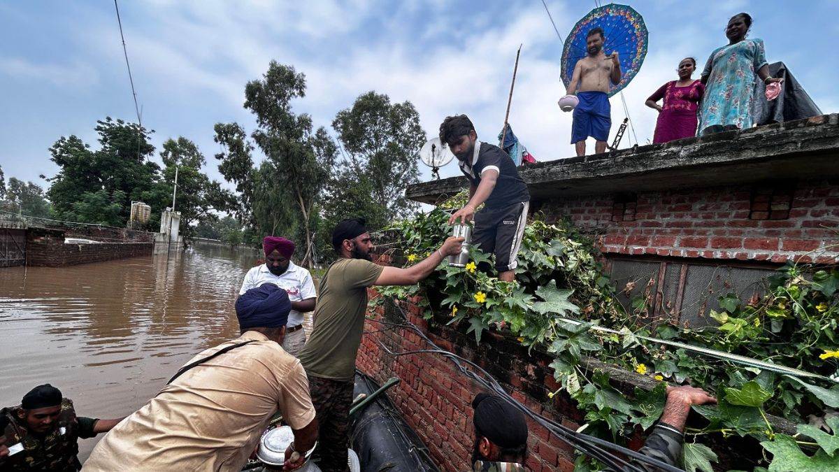 https://www.jagranimages.com/images/newimg/30082025/30_08_2025-flood_8_24029993.jpg