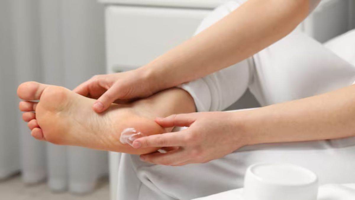 https://www.jagranimages.com/images/newimg/30082025/30_08_2025-foot_massage_benefits_24028816.jpg