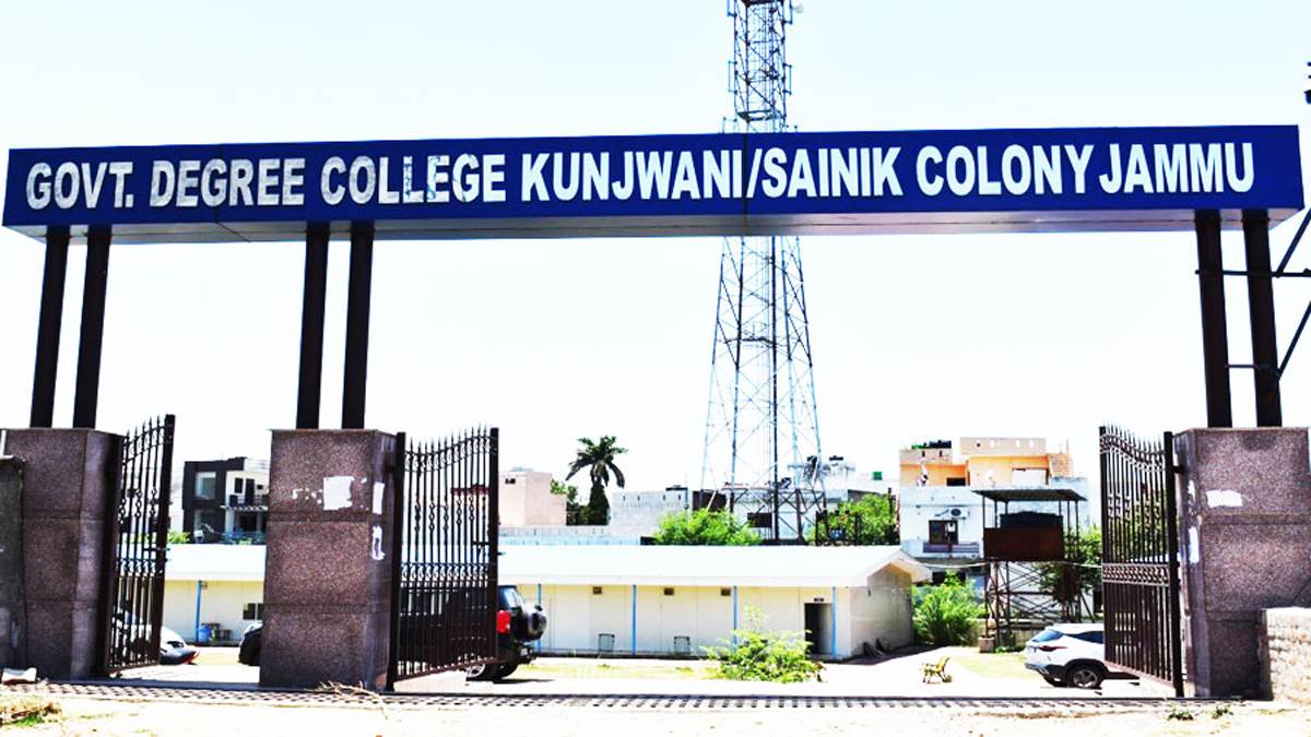 https://www.jagranimages.com/images/newimg/30082025/30_08_2025-government_degree_college_jammu_24030425.jpg