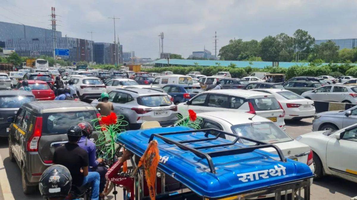 https://www.jagranimages.com/images/newimg/30082025/30_08_2025-gurugram_traffic_jam_24029900_143552162.jpg