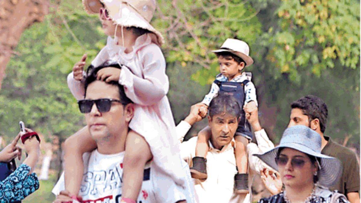 https://www.jagranimages.com/images/newimg/30082025/30_08_2025-heat_in_agra_weather_24029719.jpg