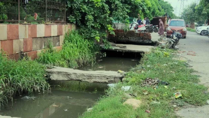 दिल्ली में खुले नालों के कहर बरपाने के बाद अब सरकार करा रही ड्रोन सर्वेक्षण।