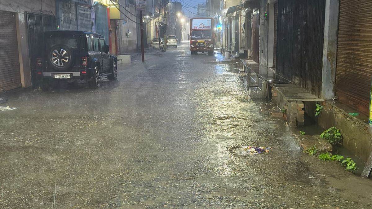 https://www.jagranimages.com/images/newimg/30082025/30_08_2025-pilibhit_weather_rain_24029759.jpg