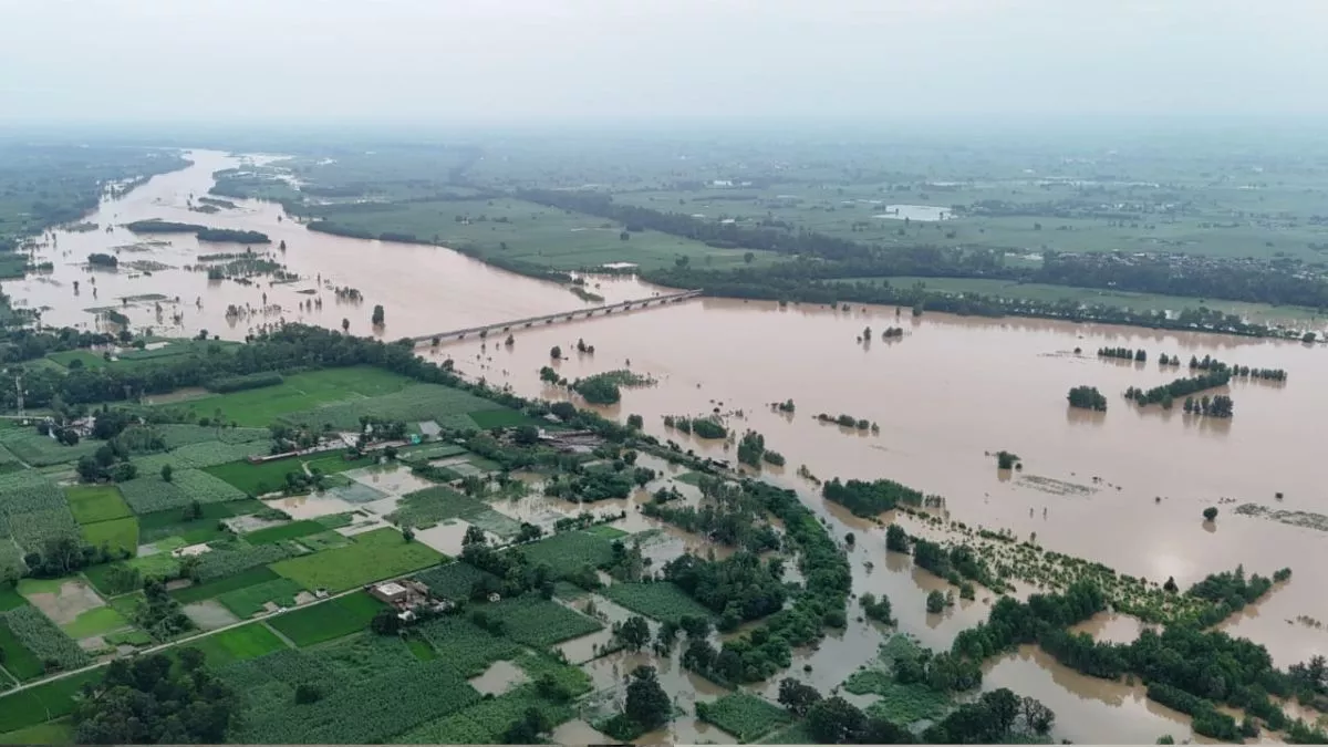 https://www.jagranimages.com/images/newimg/30082025/30_08_2025-punjab-flood_24030501_202225408.jpg