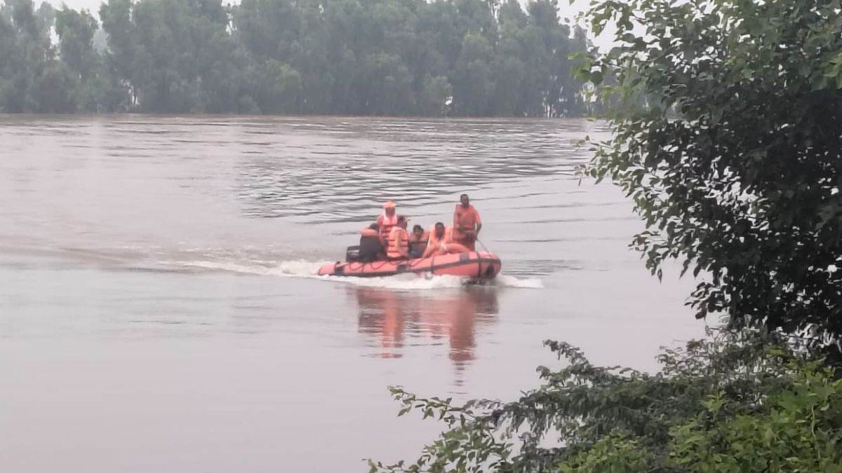 https://www.jagranimages.com/images/newimg/30082025/30_08_2025-punjab_flood_5_24029780.jpg