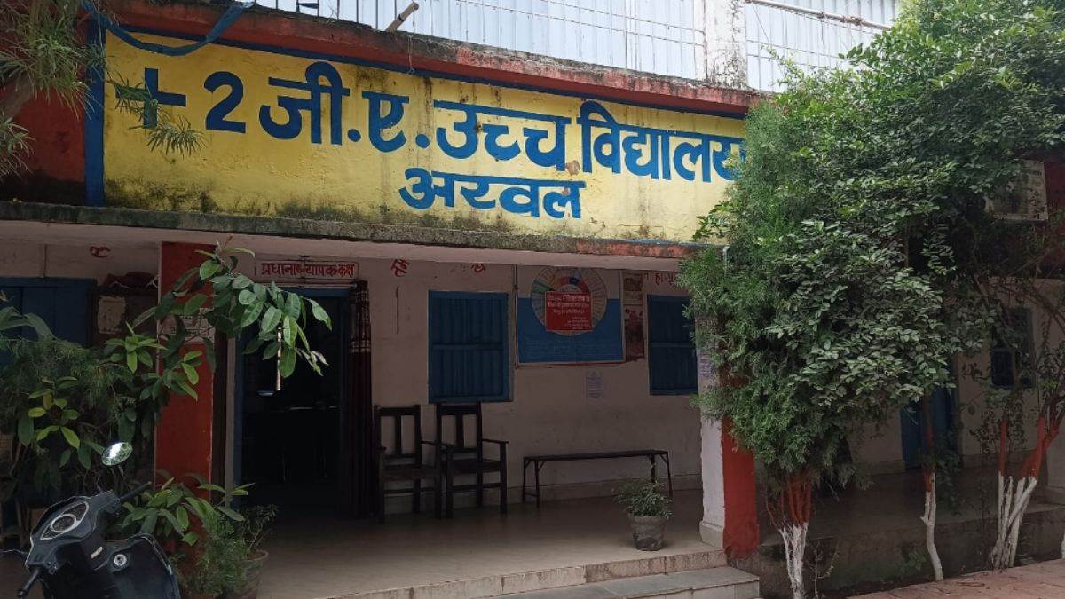 https://www.jagranimages.com/images/newimg/30082025/30_08_2025-school_farji_24030128.jpg