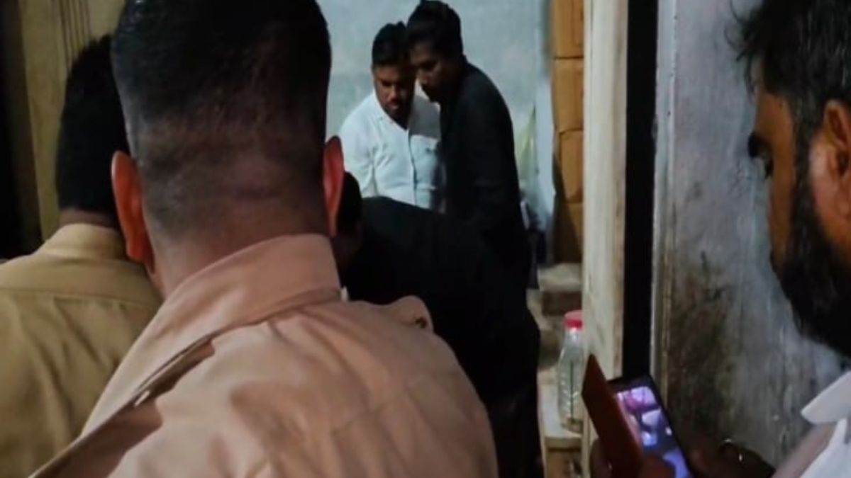 https://www.jagranimages.com/images/newimg/30082025/30_08_2025-sultabpur_murders_24029743.jpg