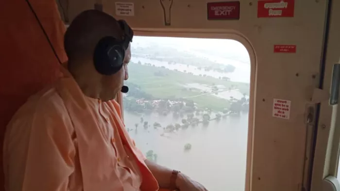 मुख्यमंत्री ने बाढ़ पीड़ितों को हर संभव सहायता पहुंचाने का आश्वासन दिया और स्थिति का जायजा लिया।