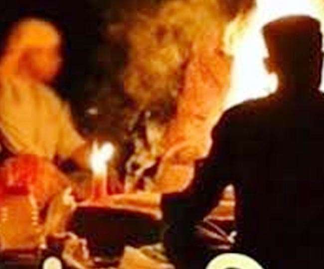 एक कोरियर से उड़े लोगों के होश, खोलकर देखा तो निकला तंत्र मंत्र का सामान