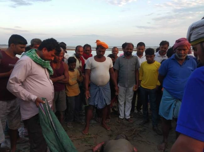 farmers dead body recovered from gandak river