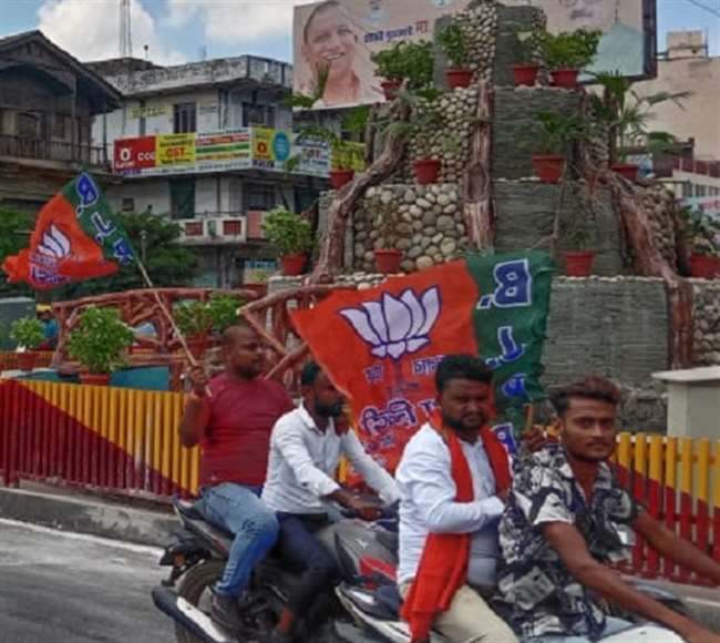 UP CM Yogi adityanath Visit Kanpur and Government scheme beneficiaries are  waiting in DAV college ground