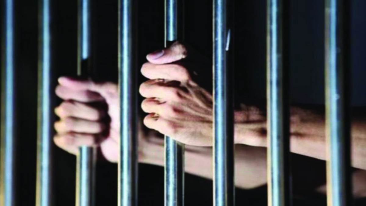 kashmir police arrested three for looted 40 lakhs in six months in false cases of molestation case