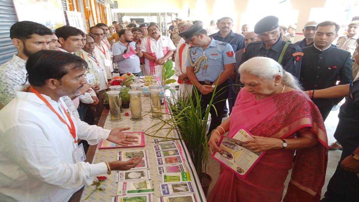 बलरामपुर में बोलीं राज्यपाल आनंदीबेन पटेल, आर्गेनिक खेती करें किसान