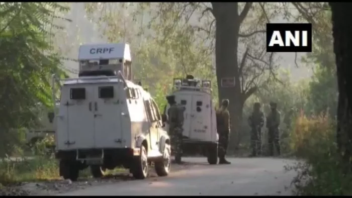 स्थानीय मौलवियों की मदद से आतंकवादियों को हथियार डालने के लिए मनाया जा रहा है।