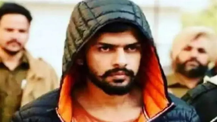 Lawrence Bishnoi: व्यापारी से 14 लाख रुपये रंगदारी मांगने वाले एक आरोपित को अपराध शाखा ने गिरफ्तार कर लिया है।