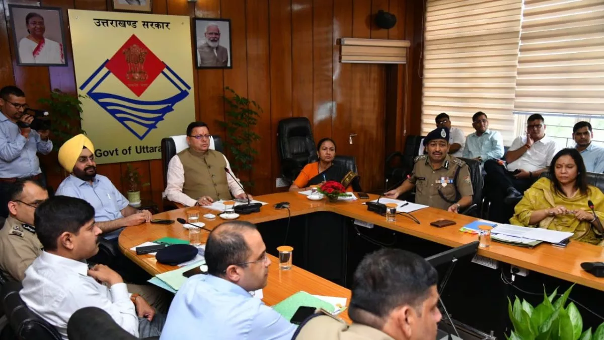 Uttarakhand News: चरणबद्ध तरीके से राजस्व क्षेत्रों में तैनात की जाएगी पुलिस, कैबिनेट में लाया जाएगा प्रस्ताव