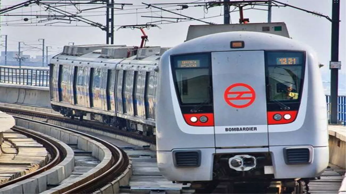 Delhi Metro: दिल्ली मेट्रो यात्रियों के लिए जरूरी खबर, संडे को ब्लू लाइन पर मेट्रो के परिचालन में रहेगा बदलाव