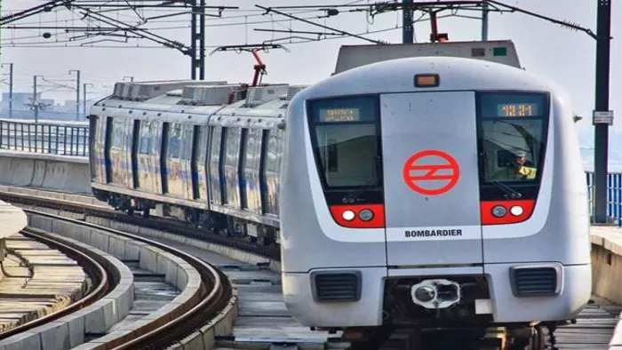 संडे को ब्लू लाइन पर द्वारका-नोएडा के बीच सीधी नहीं चलेगी दिल्ली मेट्रो।