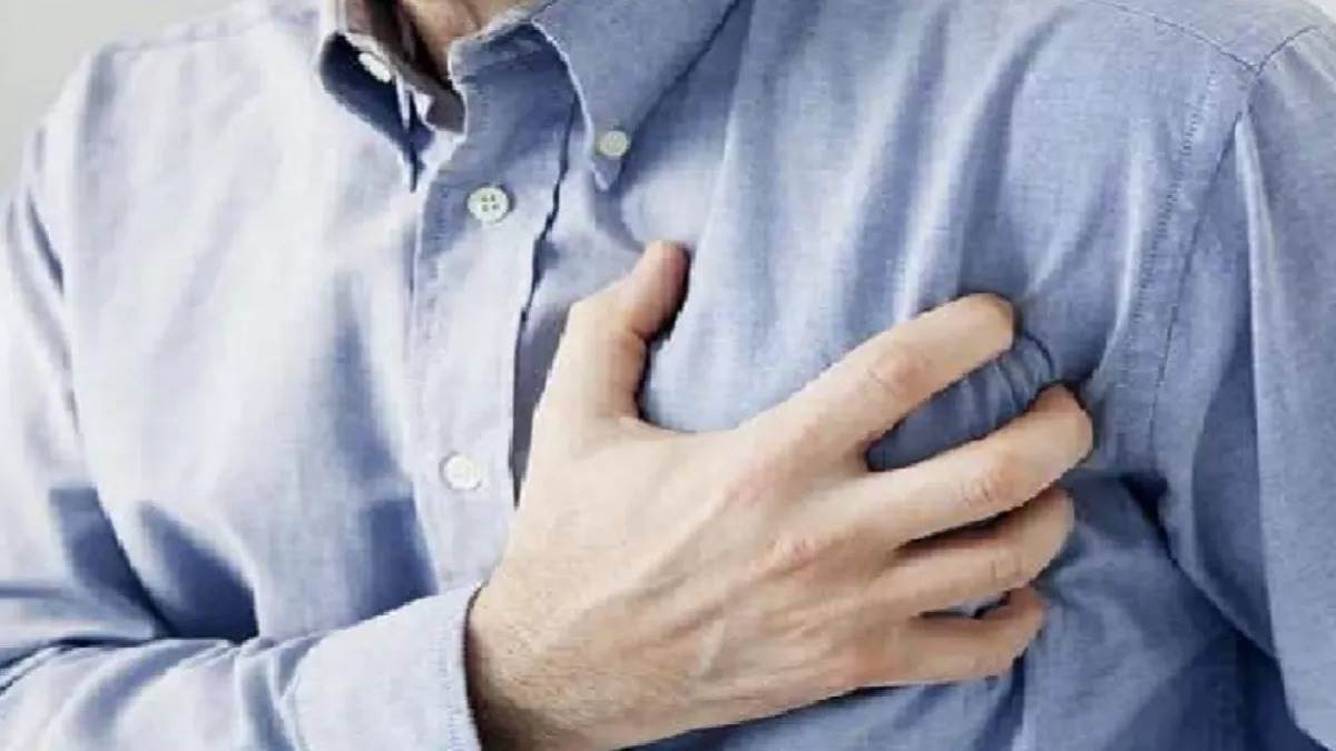 https://www.jagranimages.com/images/newimg/30092022/30_09_2022-heart_attack_symptoms_23109040.jpg