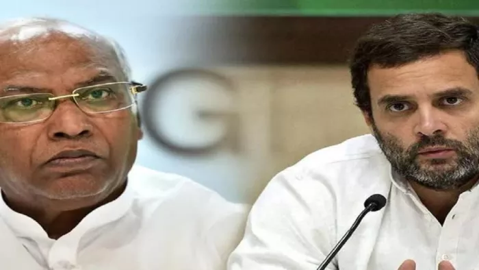 मल्लिकार्जुन खड़गे के हाथ होगी संगठन की कमान तो राहुल गांधी रहेंगे कांग्रेस का लोकप्रिय चेहरा