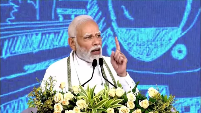 पीएम मोदी ने गुजरात में कई परियोजनाओं का किया उद्घाटन