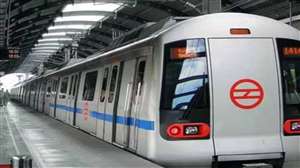 नोएडा और दिल्ली के बीच दौड़ने वाली मेट्रो। फाइल फोटो