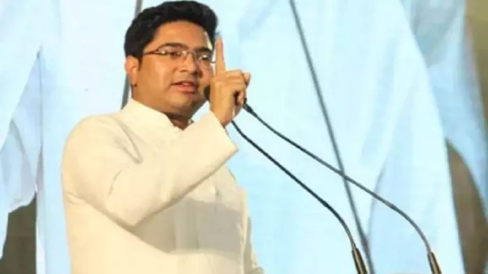 अभिषेक बनर्जी ने रेलवे के द्वारा ट्रेन देने से इनकार करने पर किया बड़ा एलान