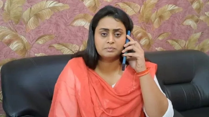'सिद्दीकी कोई नेता हीं नहीं', RJD सुप्रीमो लालू के करीबी के 'लिपस्टिक-बॉब कट' बयान पर BJP विधायक ने बोला हमला