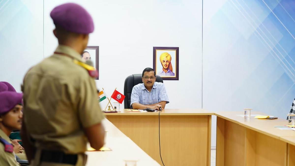 ncr delhi cm arvind kejriwal met children of armed forces preparatory school who clear nda exam