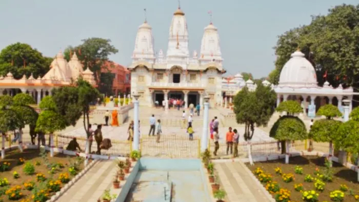 गोरखनाथ मंदिर के आसपास के क्षेत्र से हटाई गईं मीट-मछली की दुकानें। (फाइल)