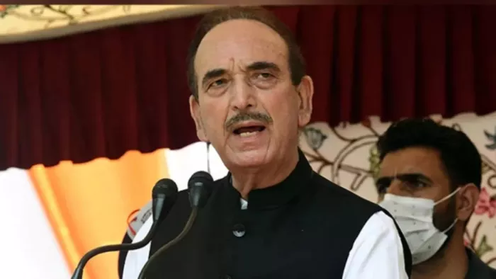 छह दिवसीय दौरे पर कश्मीर पहुंचे गुलाम नबी आजाद (फाइल फोटो)