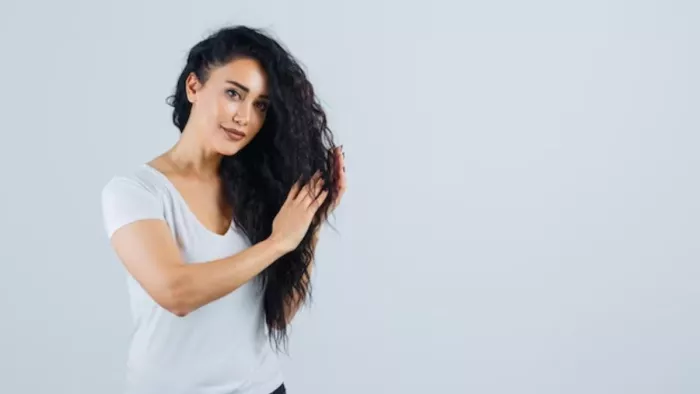 Hair Care Tips: इन नेचुरल चीजों से पाएं सिल्की और शाइनी बाल
