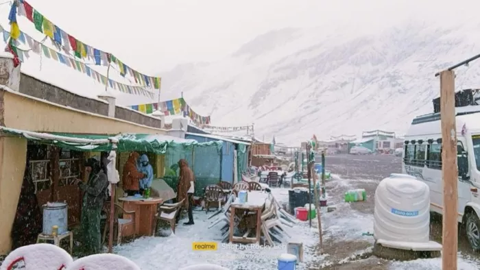 मनाली में शुरू हो गई बर्फबारी, खूबसूरत हुआ नजारा