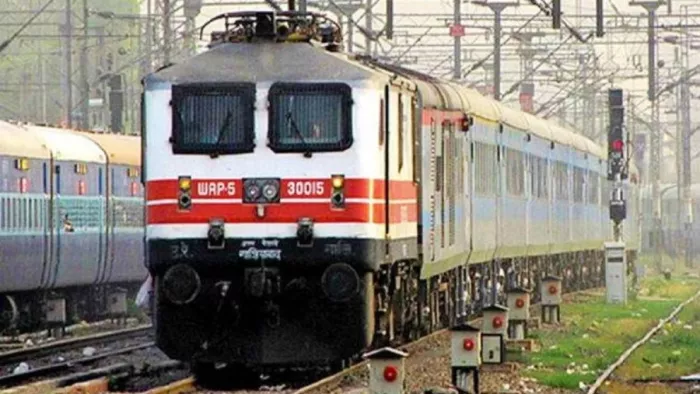 जम्मू जा रही ट्रेन के कोच से अचानक निकलने लगा धुआं, टला बड़ा हादसा