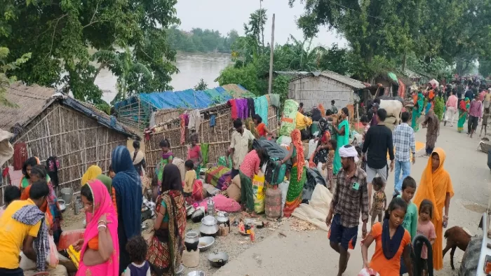 चीख-चीत्कार के बीच तटबंध टूटने के बाद मचा हाहाकार