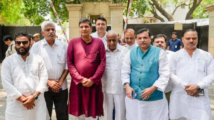 दिल्ली में गैंगस्टरों के बढ़ते खतरे को लेकर LG से मिलेंगे AAP विधायक।