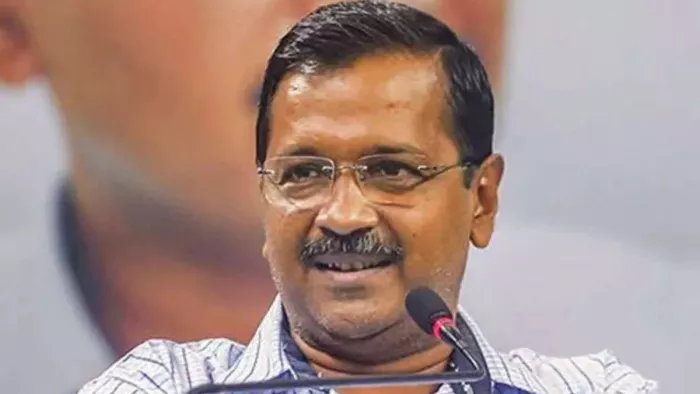 दिल्ली में डीटीसी की बसों से केजरीवाल और कैलाश गहलोत के पोस्टर हटाए जाएंगे। फाइल फोटो