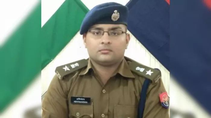 मीरजापुर के पुलिस अधीक्षक अभिनंदन (फाइल फोटो)