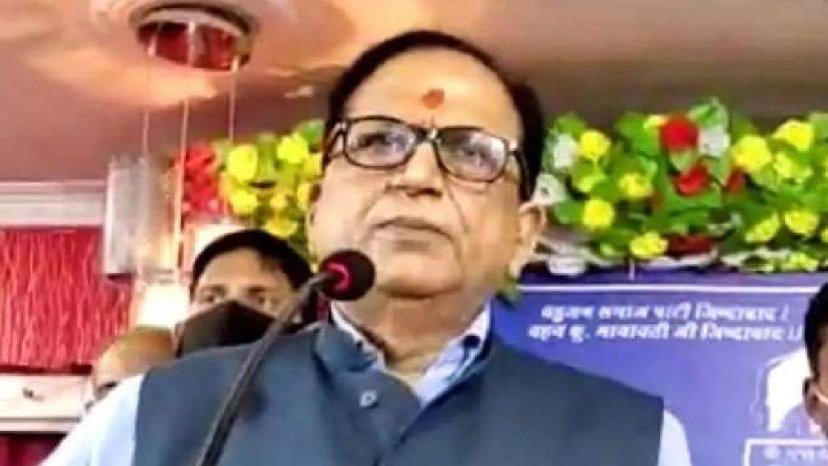 up bar council demands transfer of justice sangita chandra for contempt proceedings against senior advocate satish chandra mishra