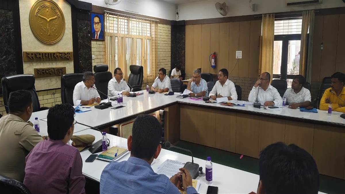 road safety meeting in hapur aiming to reduce accidents by 30 percent