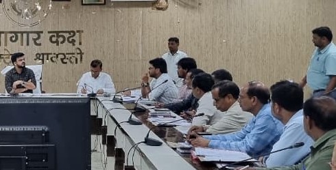 review meeting 11 officials served notice for negligence in shravasti