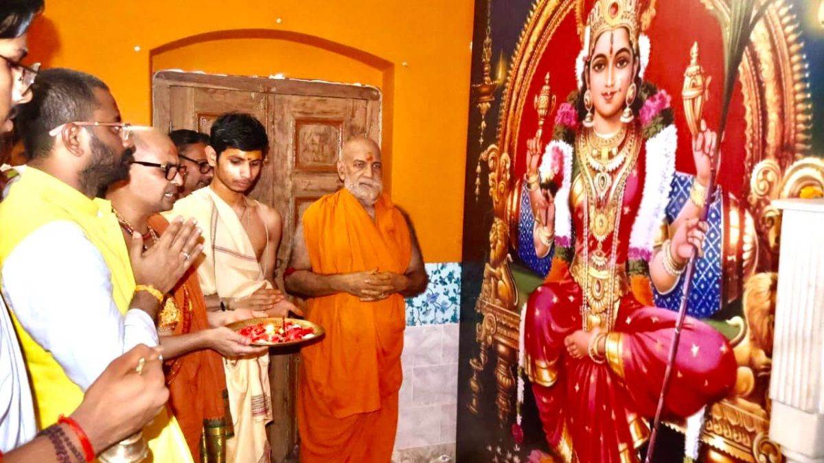 varanasi sri vidya mahayagya concludes at kedargahat for world peace