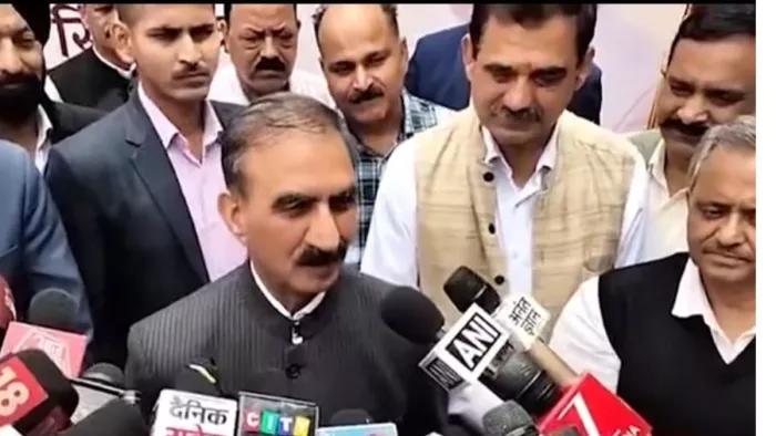 शिमला में मीडिया से बात करते हुए मुख्यमंत्री सुखविंदर सिंह सुक्खू।