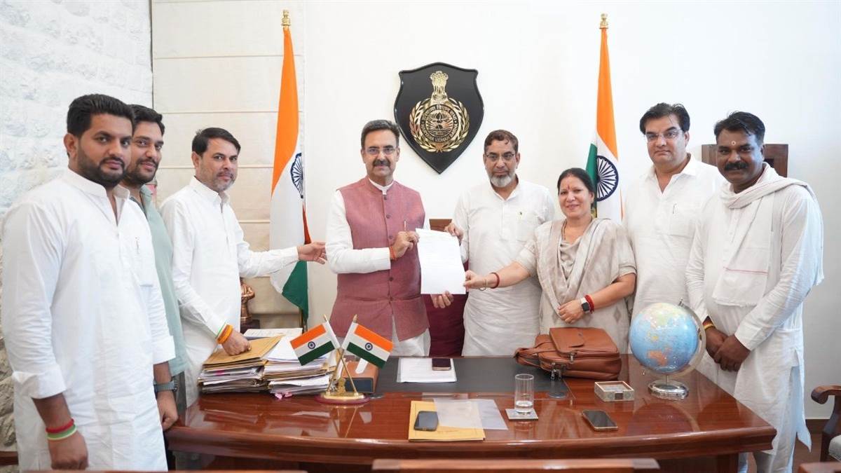 bhupinder hooda leader of opposition appointment congress mlas meet haryana assembly speaker trending news