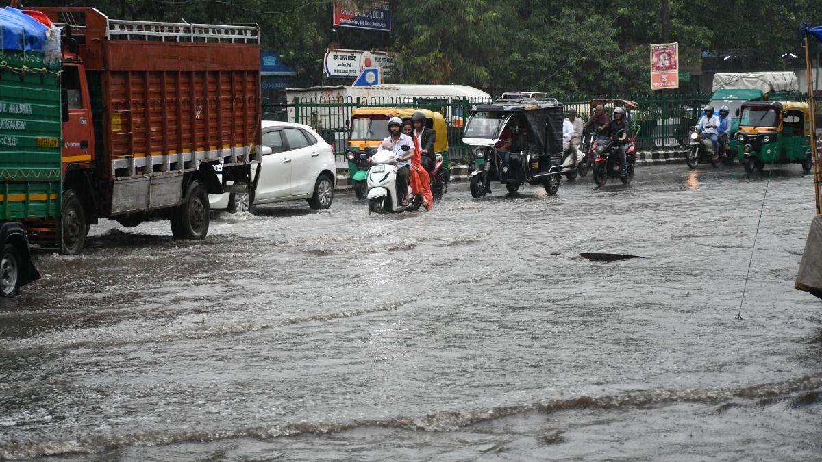 ncr delhi traffic chaos rain and vvip movements cause major jams