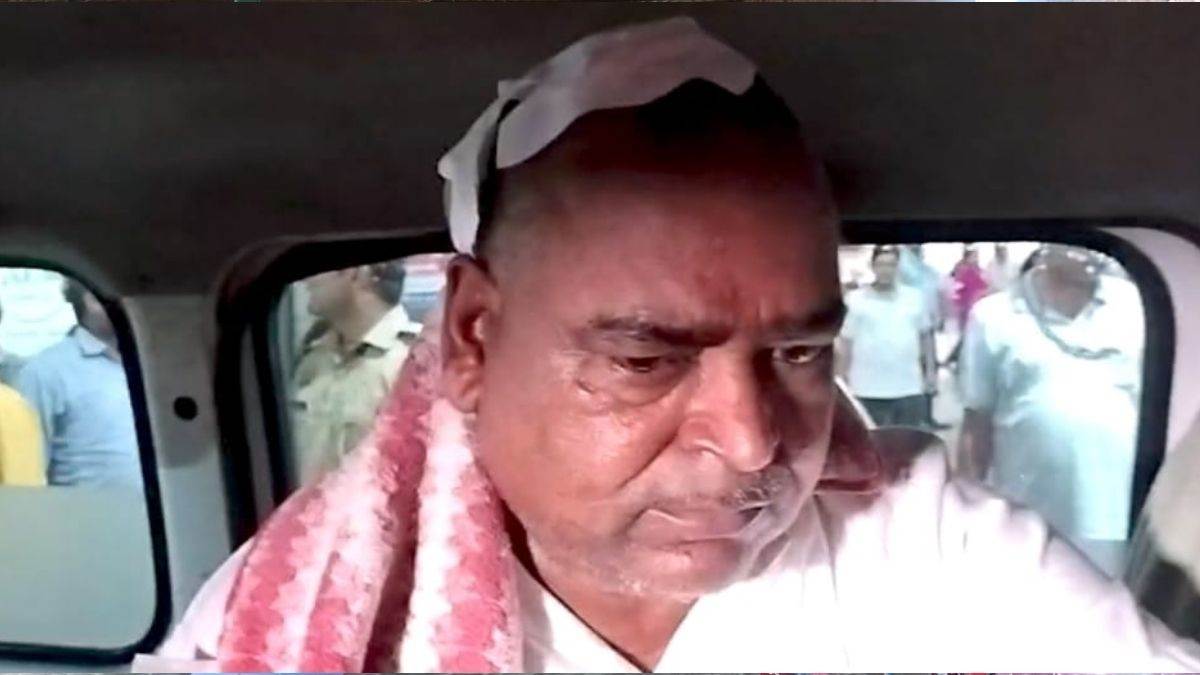 lucknow news ex minister gayatri prajapati attacked in jail know the big reason