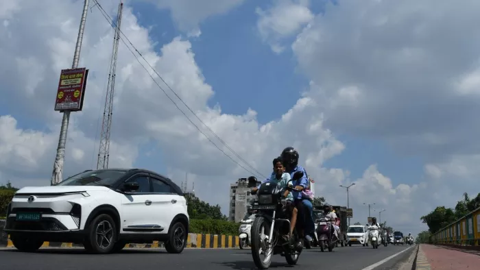 नोएडा में तापमान गिरने की बजाए 33 से 36 डिग्री के बीच बना हुआ है। फाइल फोटो